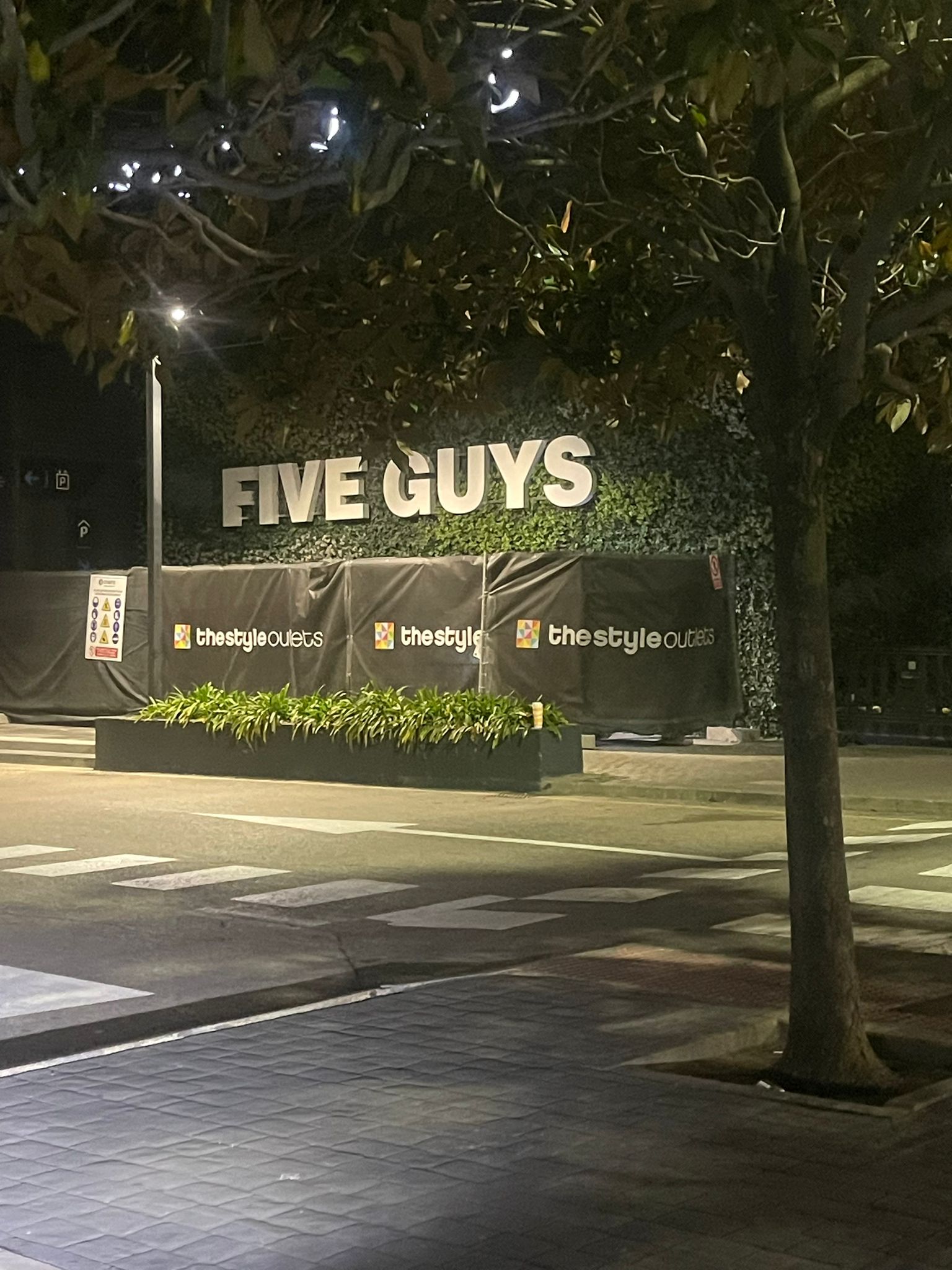 Letras corpóreas Five Guys