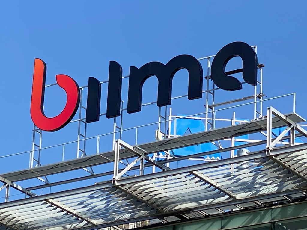 Letras corpóreas instalación