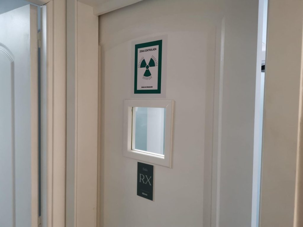 Señalización interior clínica